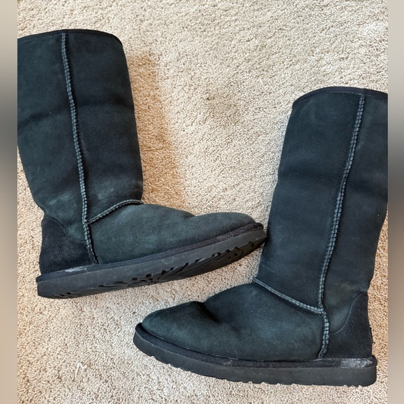 UGG Classic Tall Boot 9 - Picture 1 of 4